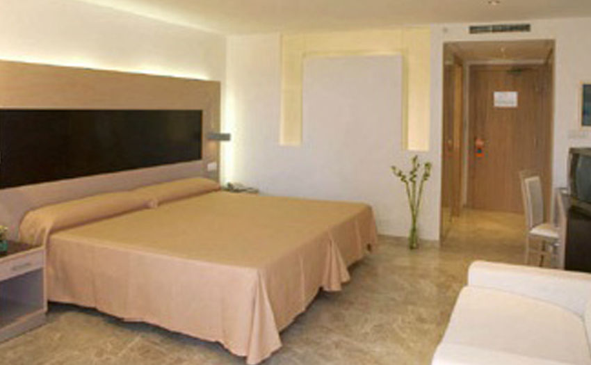& Dynastic Hotel 4*